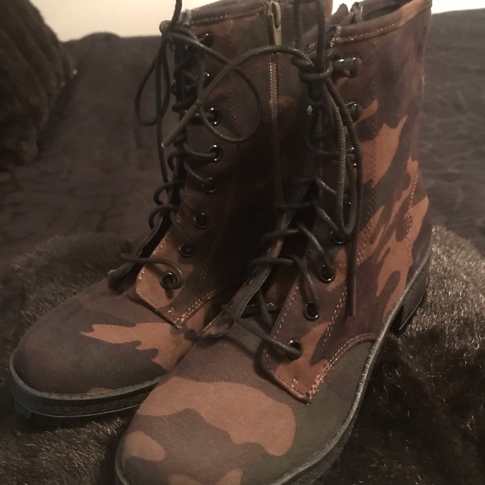 Steve Madden camouflage boots